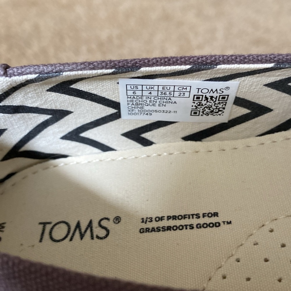 Tom’s slip on shoes. 2 pair, dark blue and dark brown. - Picture 9 of 9